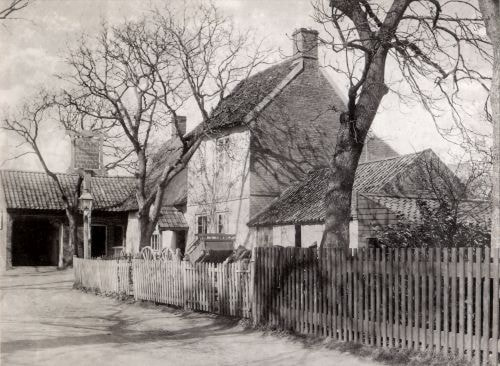 The Ram, The Street, Brundall: There has probably been an Inn on this site on The Street, nearly opposite the church, for about 500 years.
There was a wheelwright's and carpenter's yard at the eastern end where repairs would have been carried
out to the coaches that stopped at the Inn.  In about 1890 Charles Broom, who later became the boat builder,
was the landlord.  Later in 1962 Gordon Rope took over the Ram.  He had been in the Royal Navy
and had sail making  experience.  In 1959 he started his own sail making business in Brundall
and carried on with this when he became landlord of the pub.